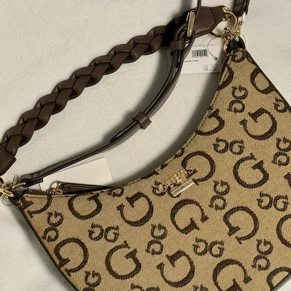 Guess - Picture 10 of 11